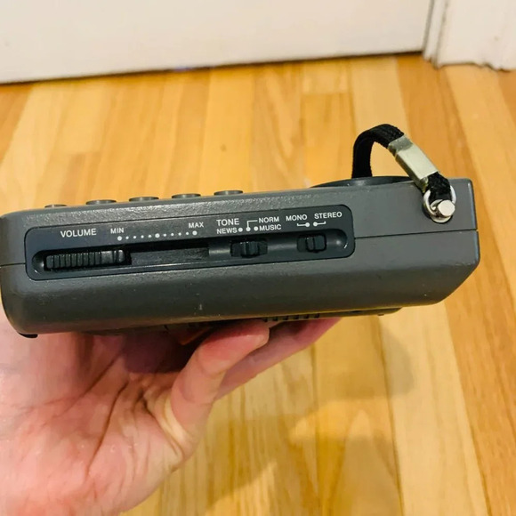 Sony ICF-SW55 World Band and Short Wave Receiver Radio - Picture 8 of 13